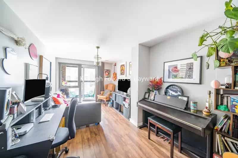 Flat For Sale , London, England