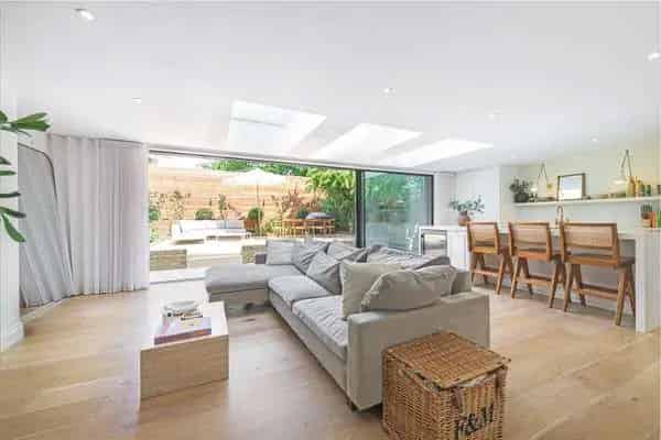 Exceptional 5-Bedroom Victorian House London SW4