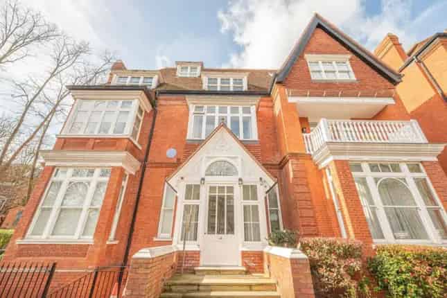Flat for Sale in Hampstead London NW3