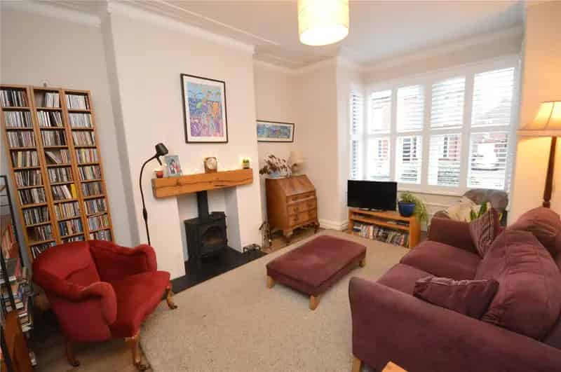4 Bedroom Semi-Detached House Near M62 and M1 Motorways
