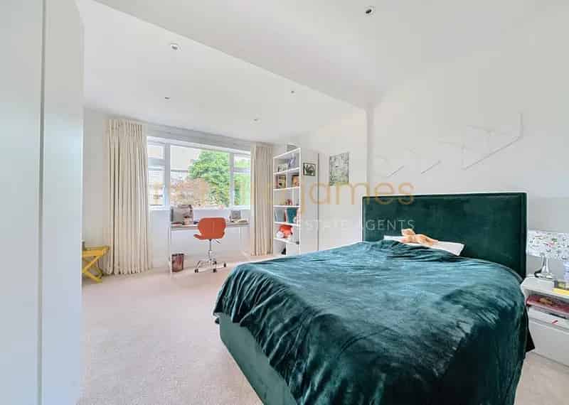 5 Bed Detached House for Sale Mill Hill Broadway