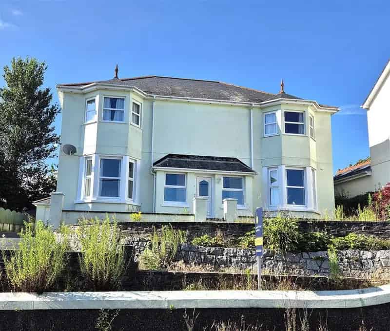 4 Bedroom Detached House for Sale in Tywardreath