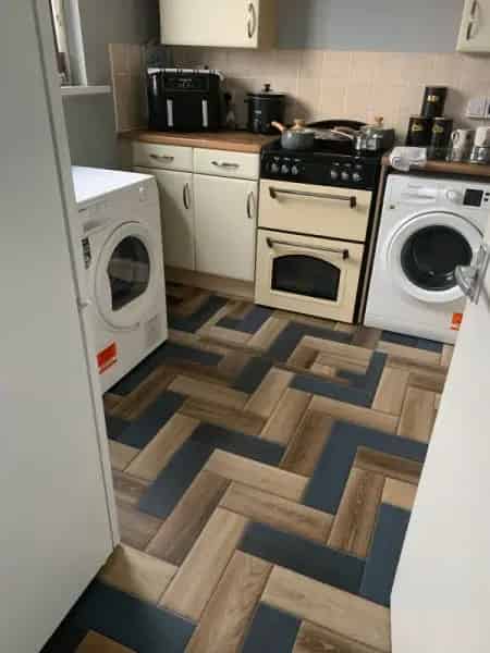 2 Bedroom 3rd Floor Flat Near Schools and Shops