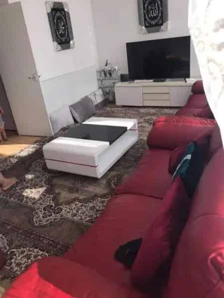 Four Bedroom House with Large Living Room and Two Bathrooms