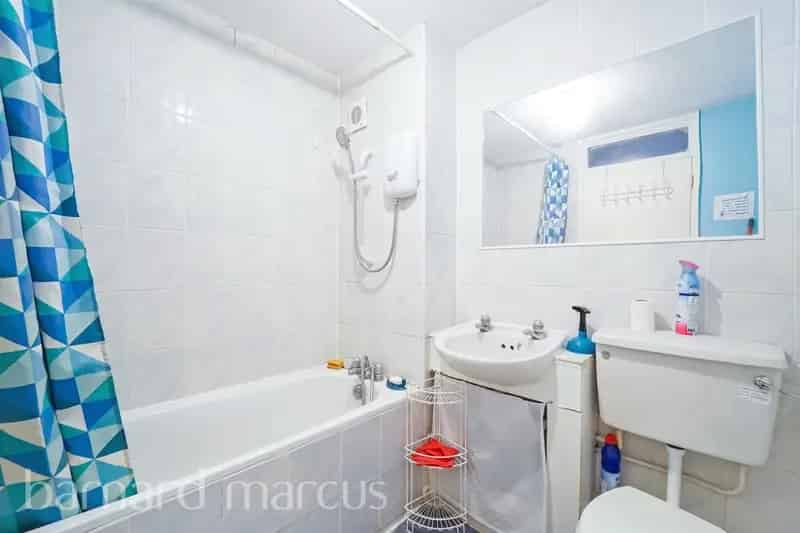3 Bedroom Maisonette near Feltham Station