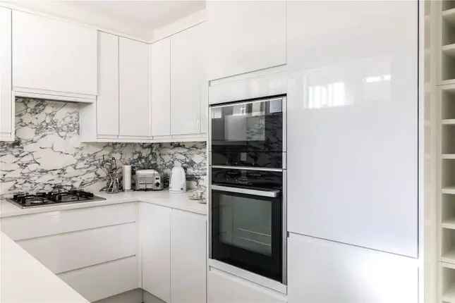 Spacious 3-Bedroom Flat to Rent in Kensington W8