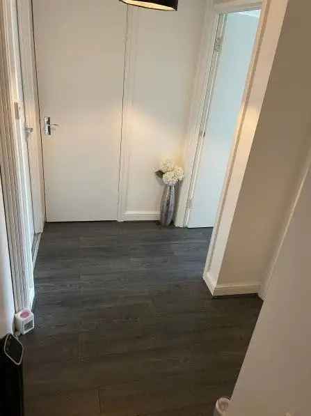 Flat For Rent in Metropolitan Borough of Solihull, England