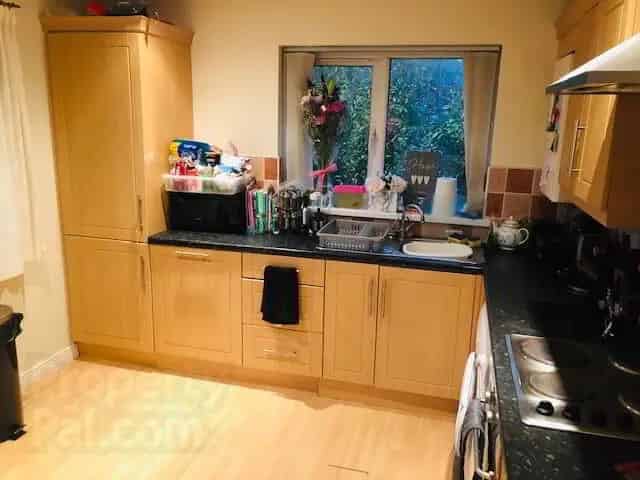 Superb First Floor Apartment Fully Fitted Kitchen Modern Appliances