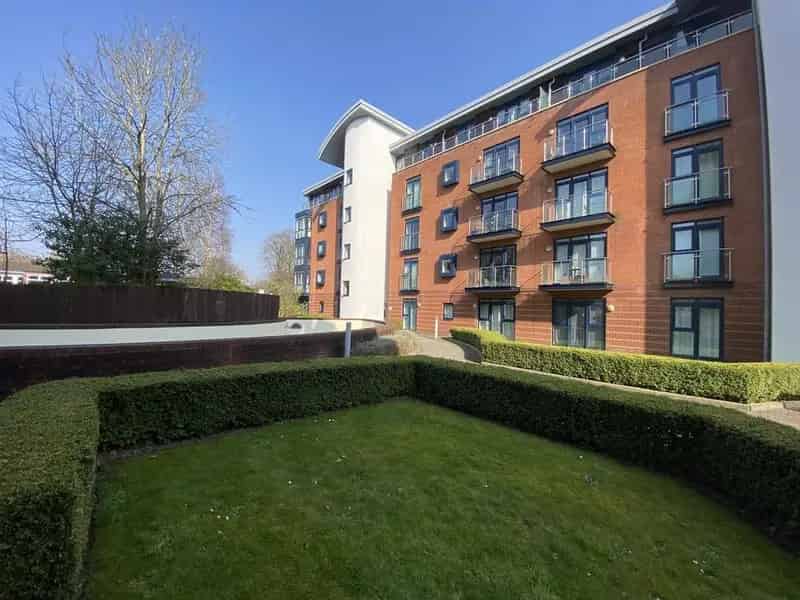 1 Bedroom Apartment for Sale near Solihull Town Centre