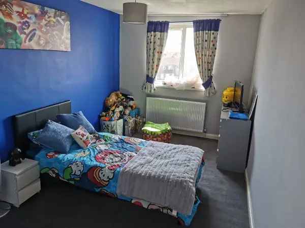 Large 2-Bed Maisonette First Floor Quiet Block