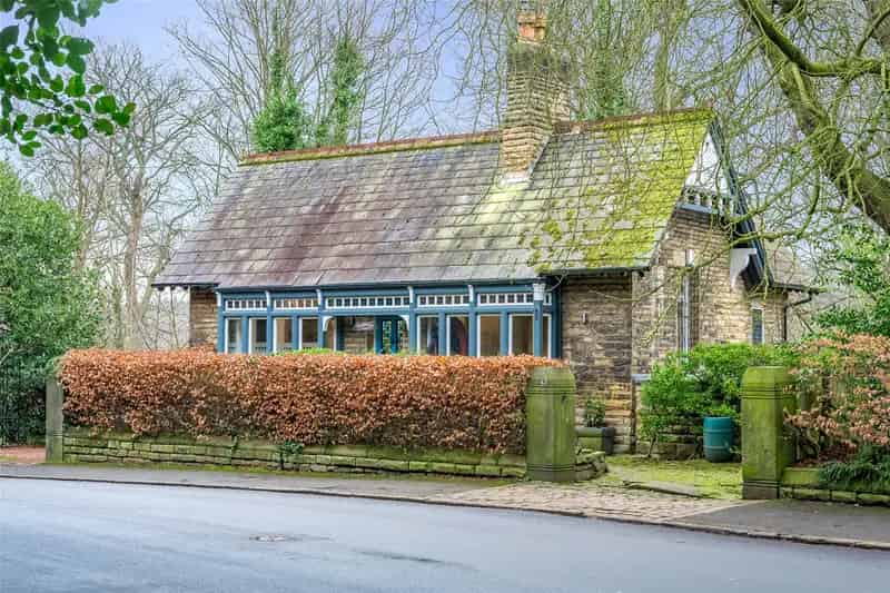 Spacious Family Home near Roundhay Park Leeds