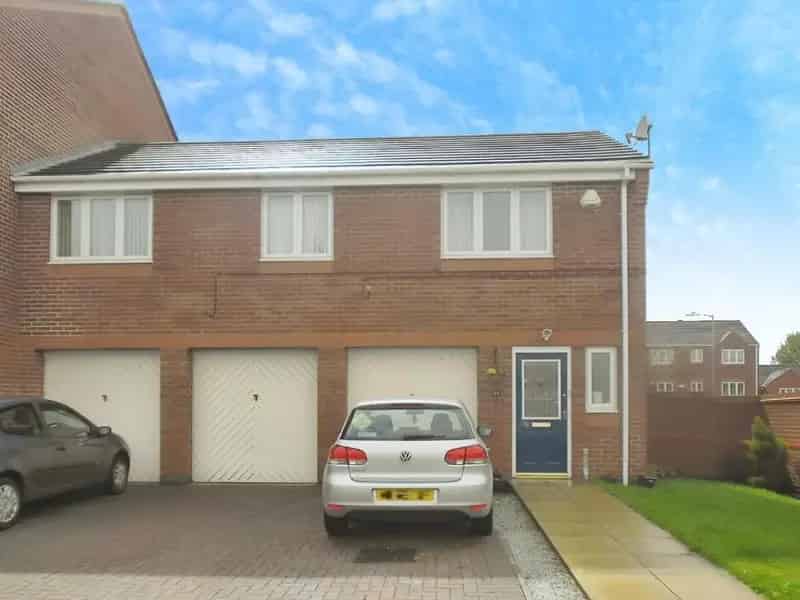 2 Bed Coach House For Sale - Freehold - Garage & Garden