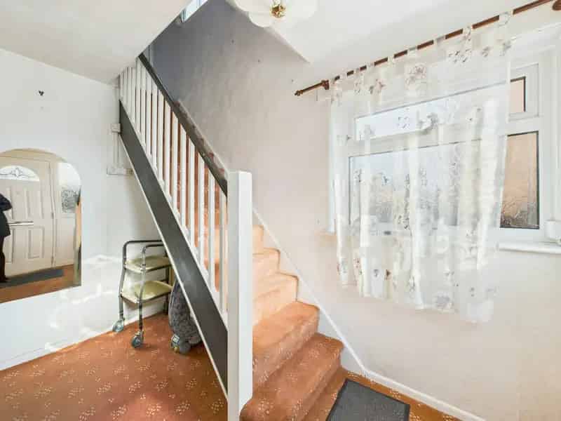 3 Bed End Terrace House Freehold Great Potential