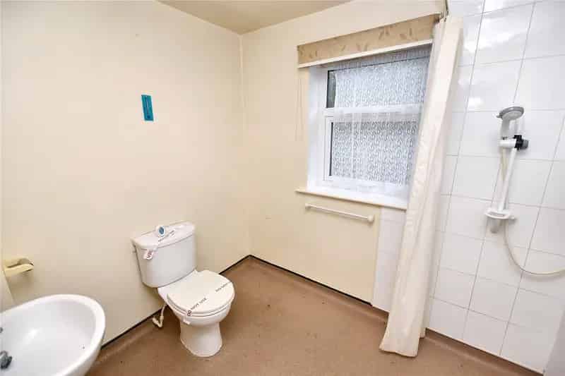 House For Sale , 88, Bradford Road, Leeds, England