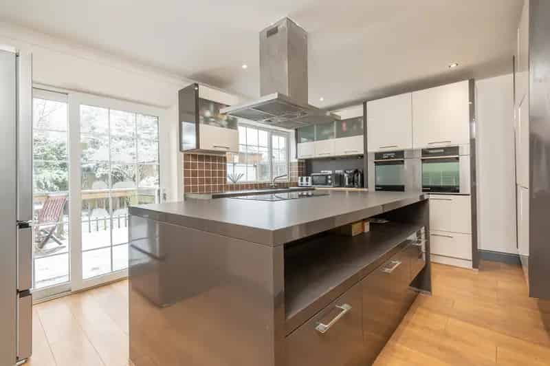 4 Bedroom Detached House to Rent in Leeds