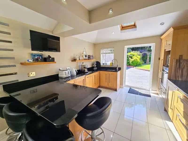 5 Bed Semi Detached House For Sale
