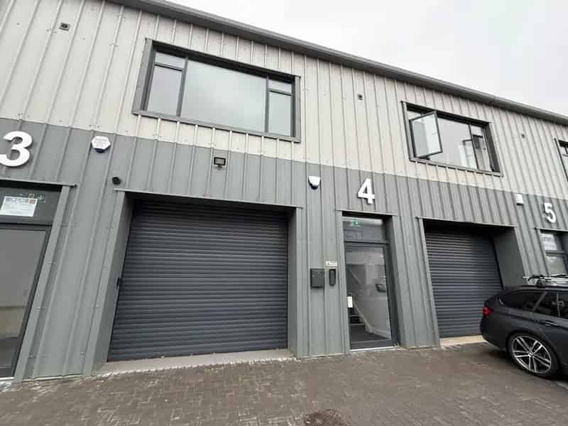 Modern Industrial Unit to Let in Welwyn Garden City