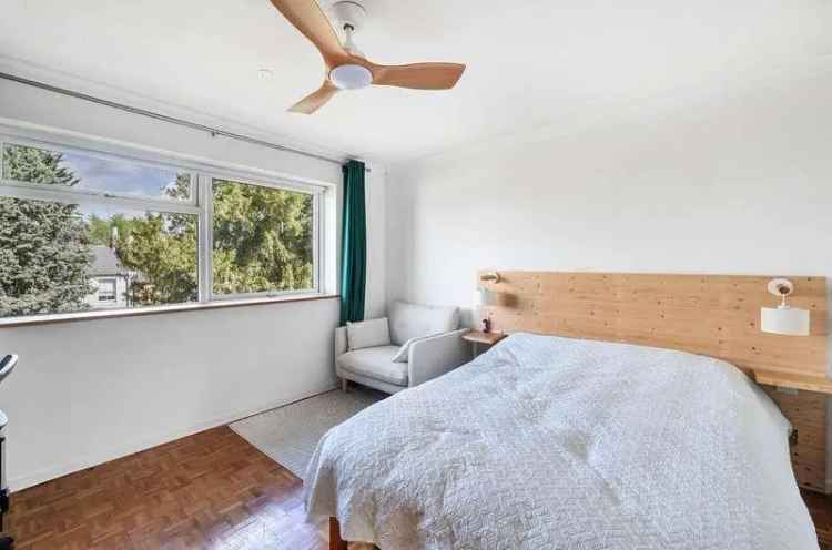 1 Bed Flat for Sale Modern Apartment Balcony Garage Share of Freehold