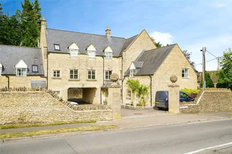 2 Bedroom Apartment for Sale in Oxfordshire