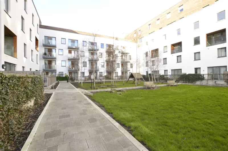 2 Bedroom Apartment Near Colindale Tube Station