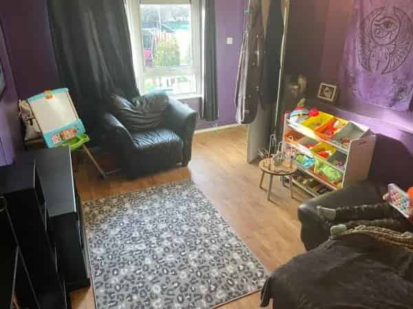 Large 2 Bed House with Garden, Drive & Walk-in Wardrobe