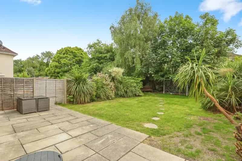3 Bedroom Semi Detached House Poole