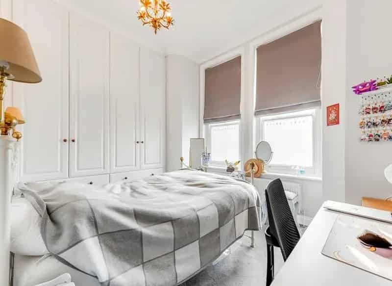 Two Bedroom Apartment with Communal Garden and Parking