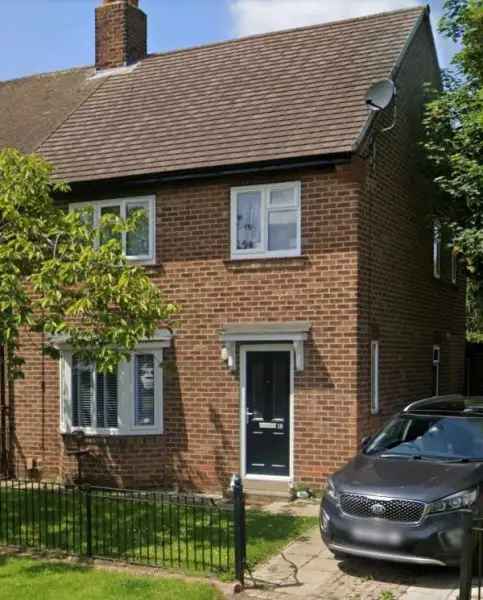 3 Bed Semi Detached House Near Town Centre Large Garden