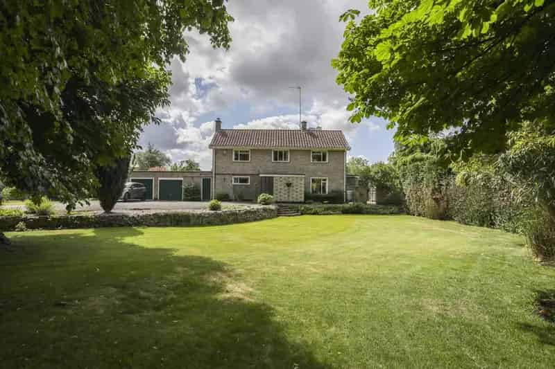 3 Bedroom Detached House with Stunning Gardens