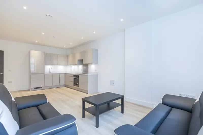 2 Bedroom Apartment Aberfeldy Village Near East India DLR