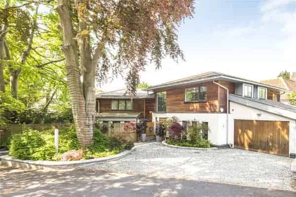 5 Bedroom Family Home with Private Garden and Integral Garage