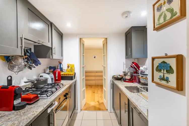 2 Bedroom Flat for Sale in Chelsea