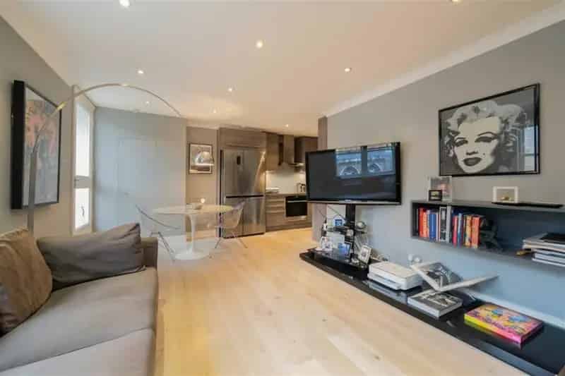 Split Level Apartment near Borough Market  Large Terrace