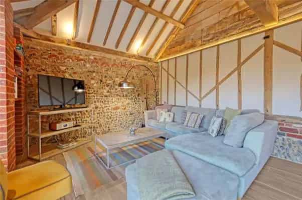 Baxter's Barn: A Delightful Converted Barn with Period Features