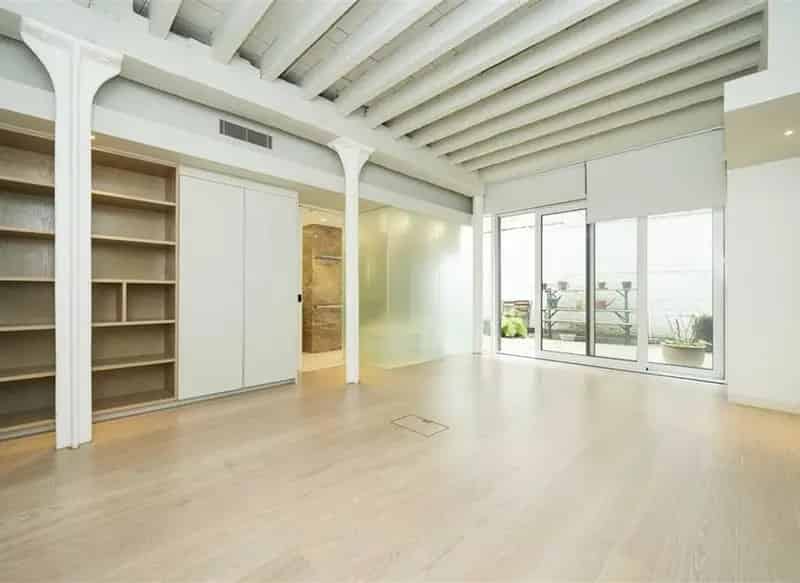 Luxury 2-Bed Warehouse Apartment with Outdoor Space