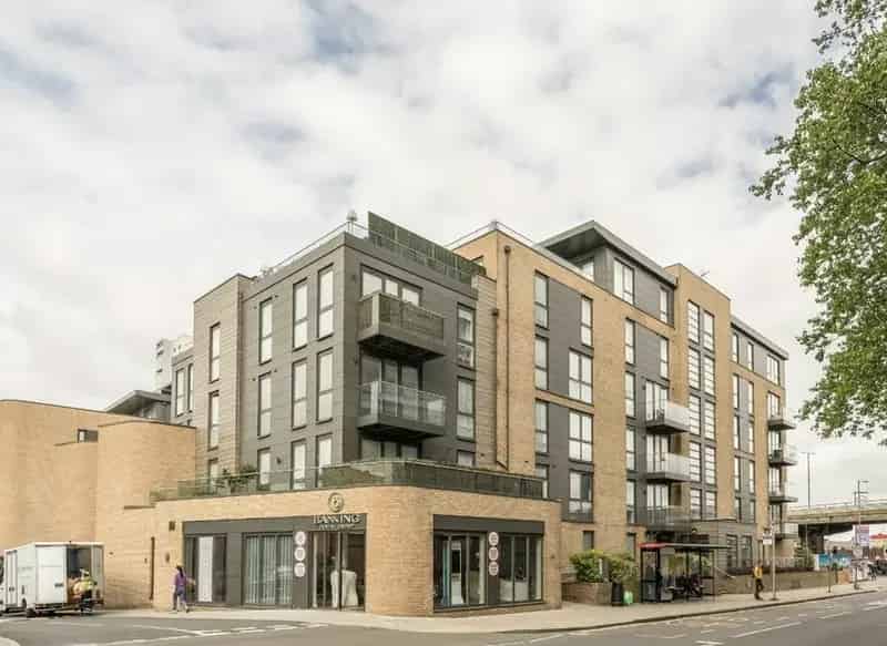 Modern 2-Bed 2-Bath Apartment Near Brentford and Boston Manor Stations