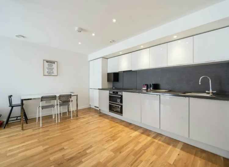 Modern 2-Bedroom Apartment near Brentford