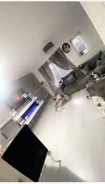 Large 2 Bed House with Garden and Driveway