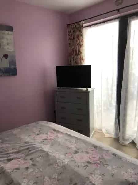 Ground Floor Flat Clacton on Sea - Open Plan Kitchen, Patio, Permit Parking