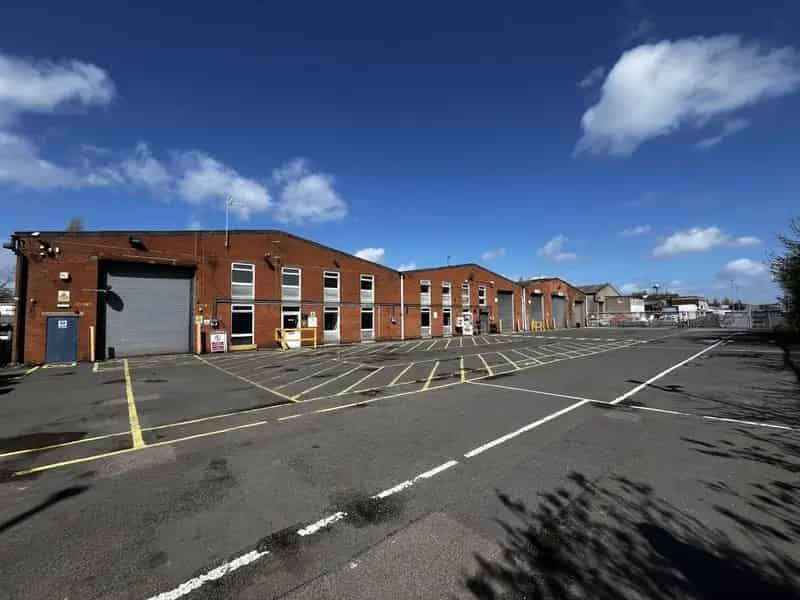 Secure Multi Bay Industrial Premises with Office Space