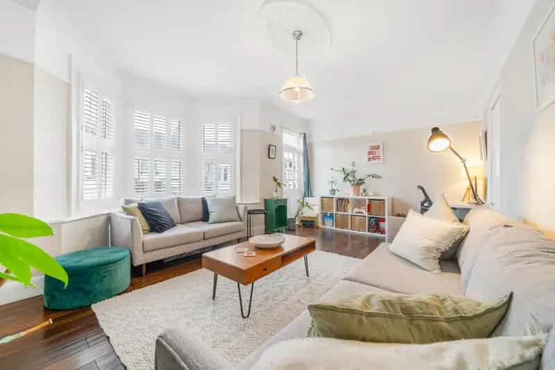 2 Bedroom Maisonette House to Rent Near Brixton