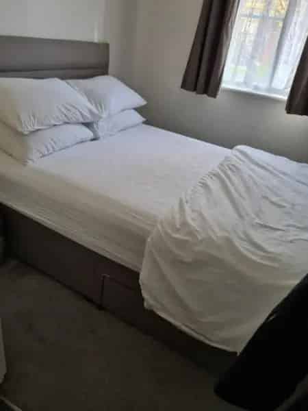 Wren Kitchen, New Bathroom, Fully Carpeted Home - Available ASAP