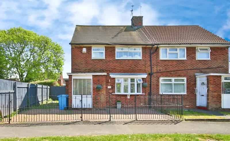 2 bedroom semi-detached house for sale