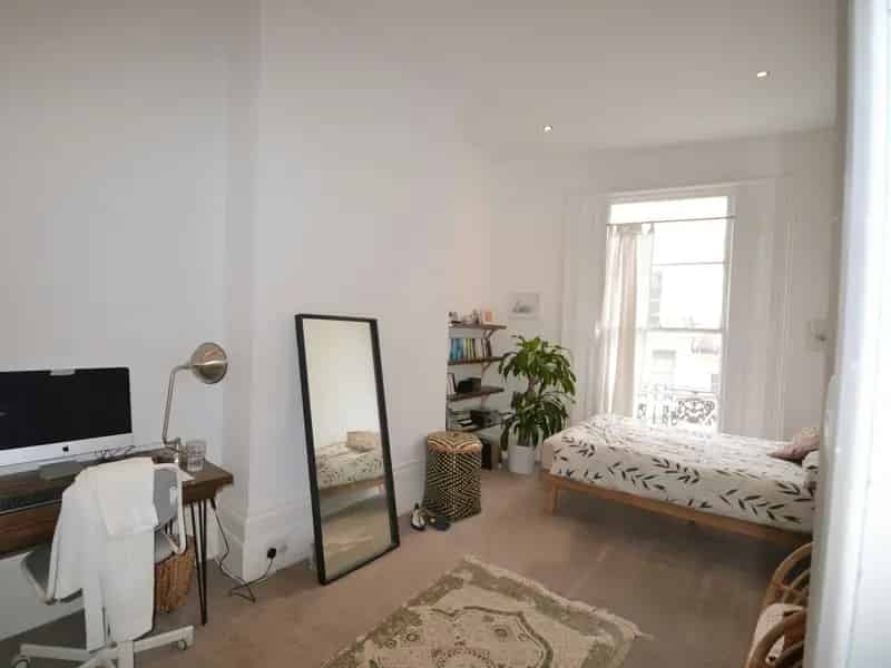 Brighton City Centre 2-Bedroom Flat Near Beach