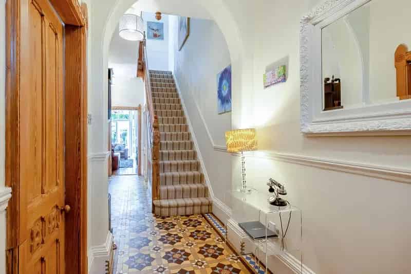 6 Bedroom Semi-Detached House for Sale