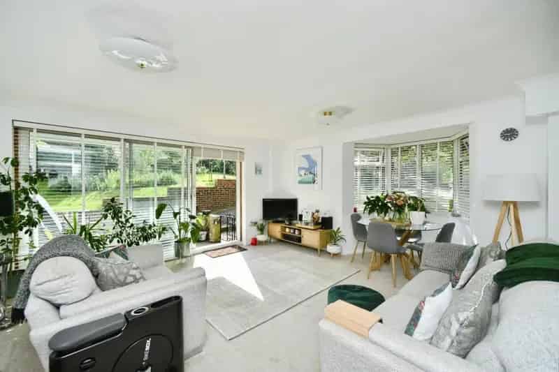2 Bedroom Ground Floor Flat for Sale