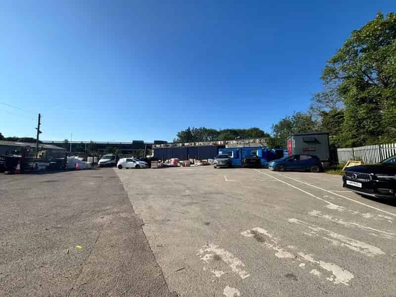 Warehouse Unit with Extensive Yard A40 Golden Valley Bypass