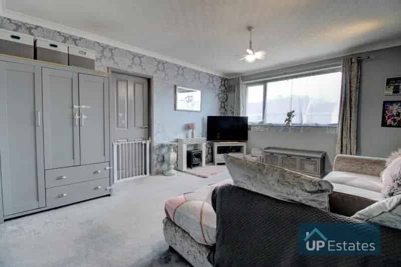 2 Bedroom Maisonette for Sale