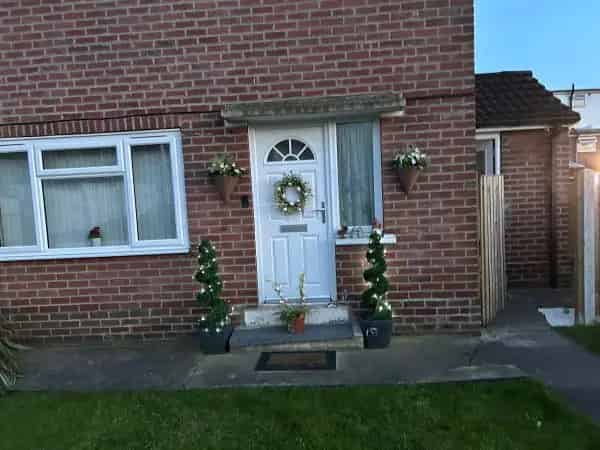 2 Bedroom House New Heating Boiler Windows Garden Near Amenities