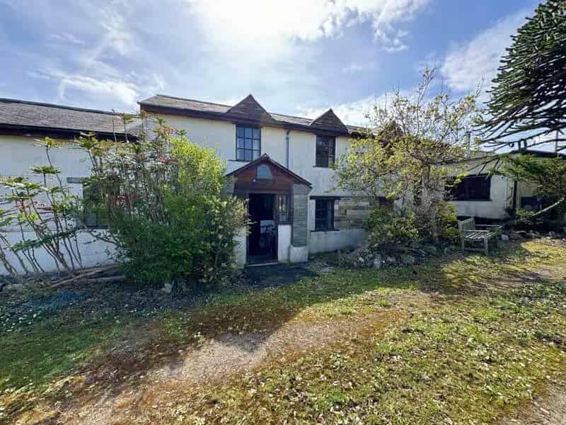 Freehold Detached House 6 Beds 3 Baths 2500 sq ft 1.6 Acres Auction